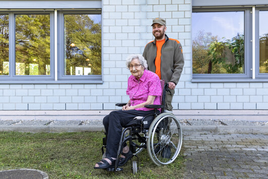 Eine kleine Spazierrunde im schönen Park an.