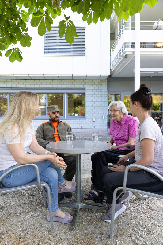 : In Kriens reden nicht nur die Mitarbeitenden mit: Ein Thema der Kanban-Sitzung war die bevorstehende Wohlfühlwoche, und dabei sind auch die Wünsche aller Bewohnerinnen und Bewohner gefragt.
