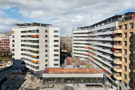 Luftaufnahme des Gebäudekomplexes Les Minoteries während der Bauarbeiten.